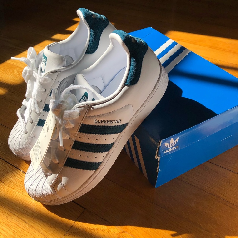 NWT Women’s Adidas Superstar
